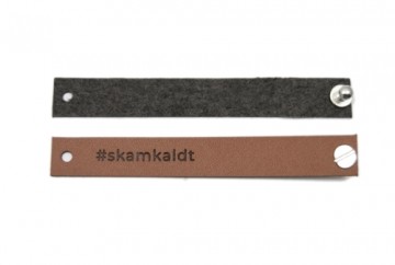 Merke i imitert skinn - brett - #skamkaldt