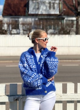 IR 02-41B - Hanami jakke - royal blue - Påfugl - strikkepakke